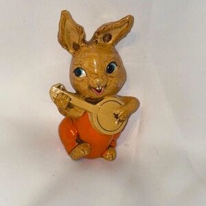 Rare 1970’s vintage brown bunny with banjo. Ceramic figure. Vintage Easter